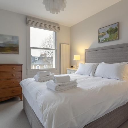 2 Bedroom Apartment Hammersmith Grove Sleeps 4 Londres Exterior foto